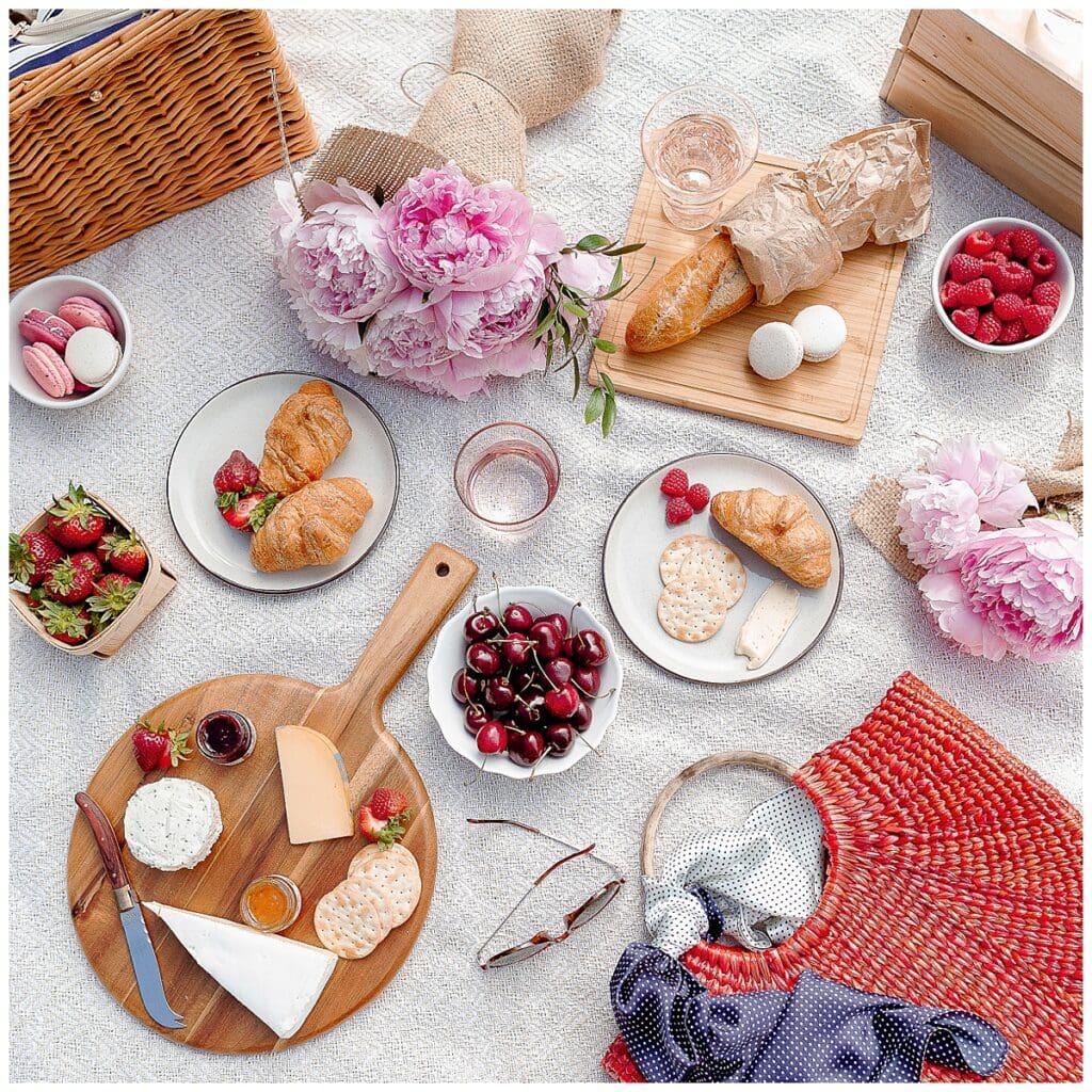 galentine's day ideas - picnic in the park